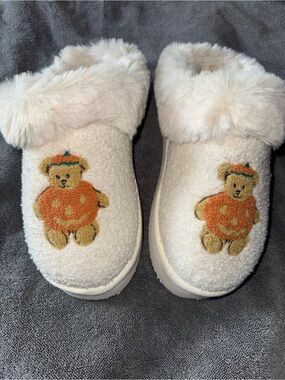 American Eagle Pumpkin Bear Slippers Excellent Condition Size 7